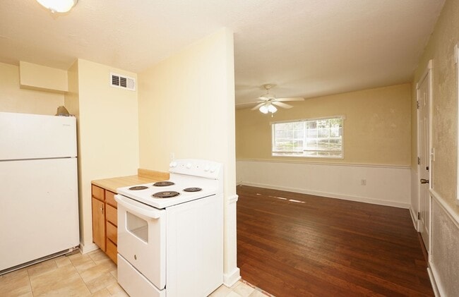 Building Photo - 503 McKinney St