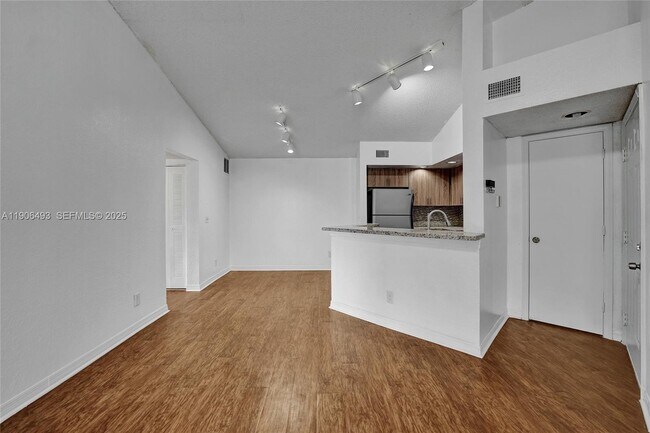 Building Photo - 417 Vista Isles Dr