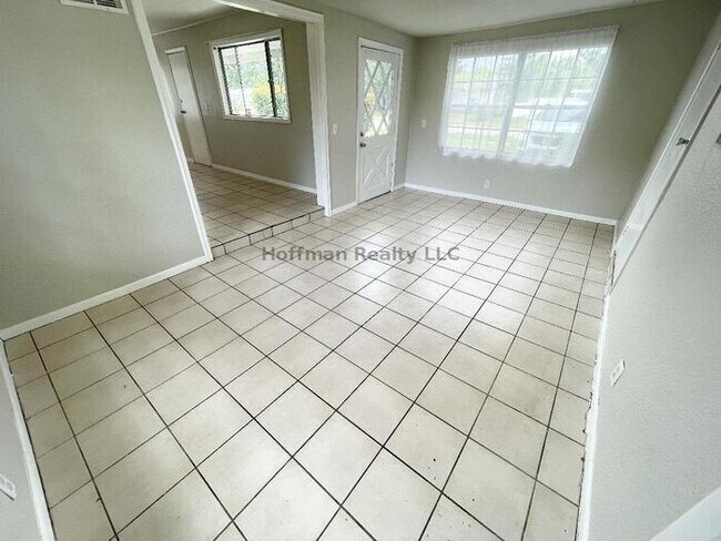 Building Photo - 3-Bed, 1-Bath, South Tampa Home