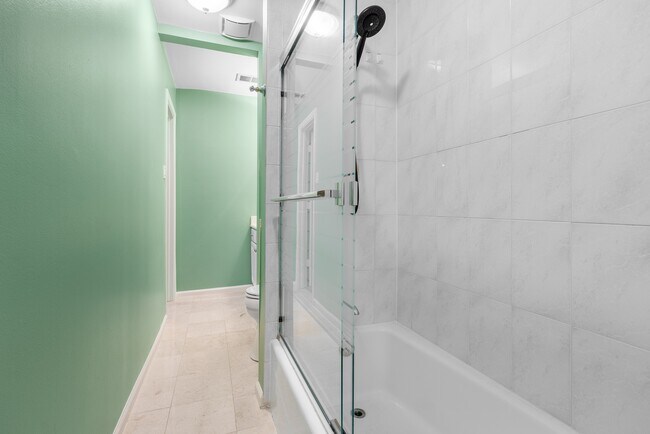 Building Photo - 5514 Beverly Hill St