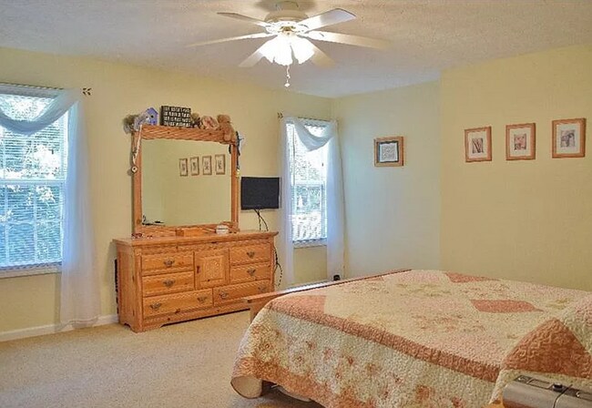 Building Photo - Spacious 3-Bedroom Home with Huge Daylight...