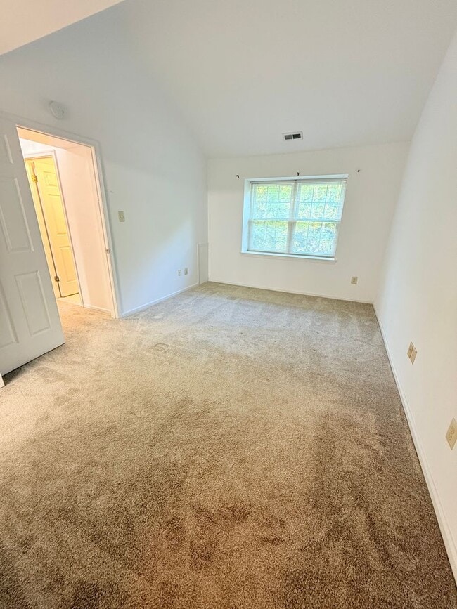 Building Photo - 3 Bed / 2 Bath Warrington Townhome