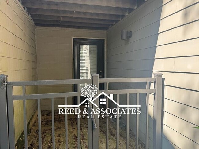 Primary Photo - Spacious: 2 Bedroom in Germantown!