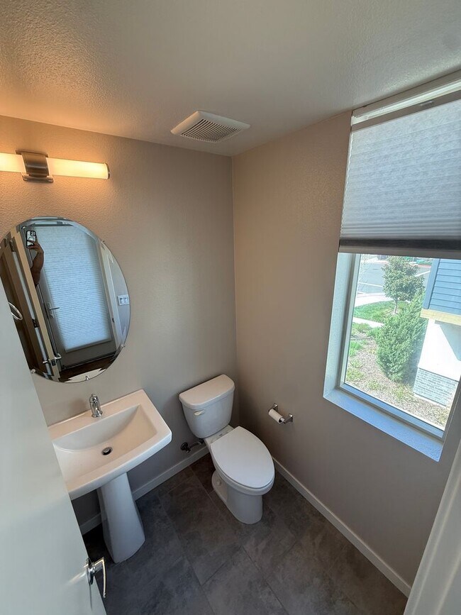 Building Photo - 2 bed | 2.5 bath | 1014 SF | 1 Car Garage | Tri-level condominium| Owner pays WS&G!