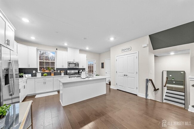 Building Photo - 1901 Swales Ct