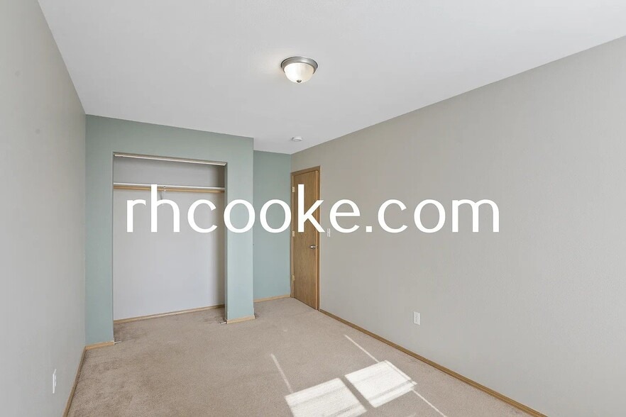 Building Photo - 312 S Blake Rd