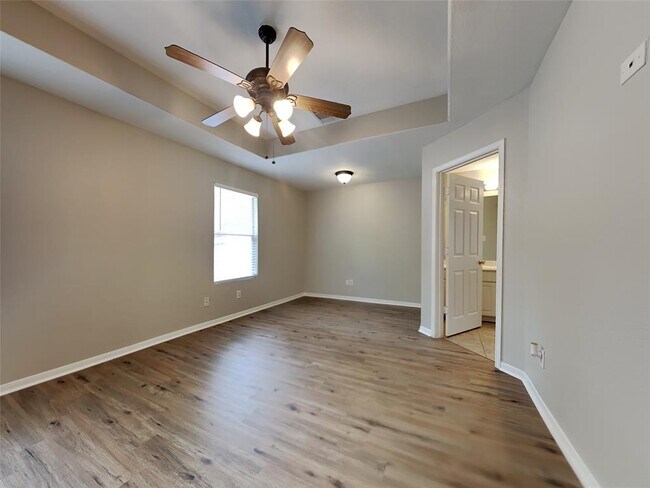 Building Photo - 2343 Village Leaf Dr