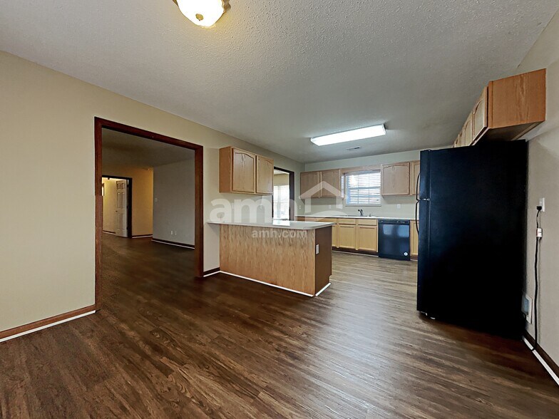 Building Photo - 2303 Sir Edward Ln