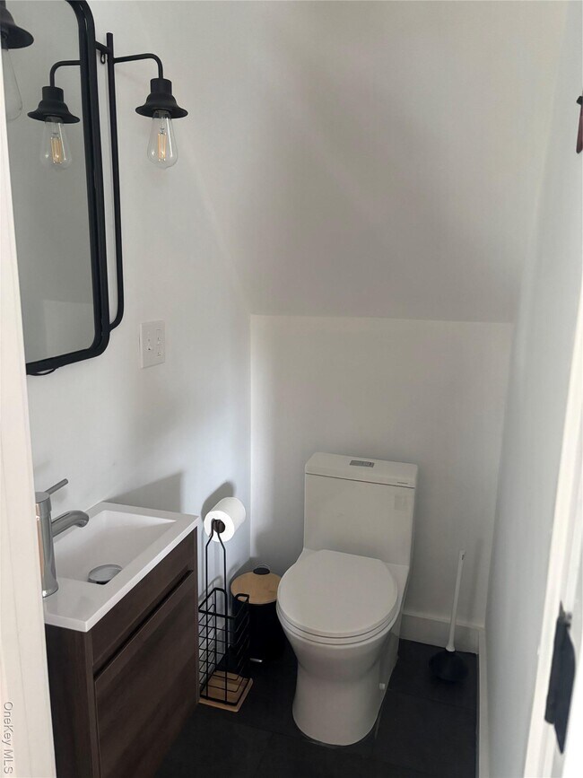 Building Photo - 75 Verbank Rd