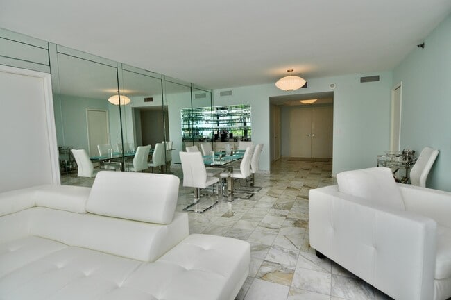 Building Photo - 2660 S Ocean Blvd
