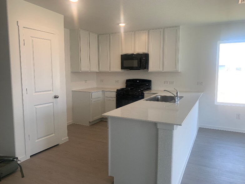 Building Photo - 4024 Drifters Bnd Dr
