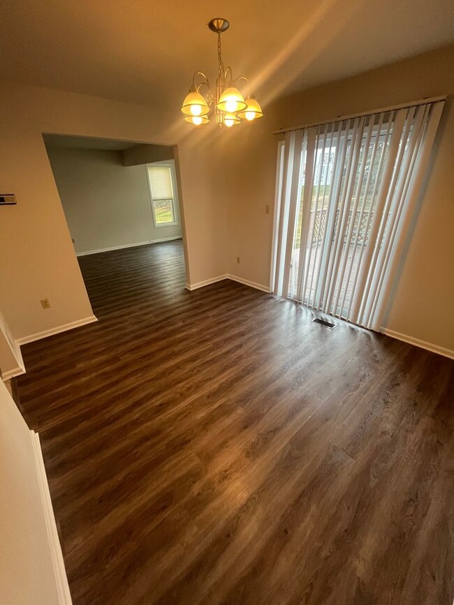 Building Photo - 3 Bed / 2.5 Bath Townhome in the Highlands