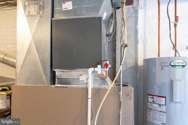 Building Photo - 3903 Fairview Dr