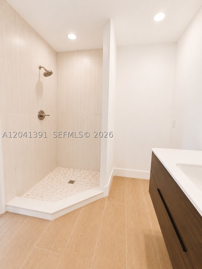 Building Photo - 13005 Zambrana St