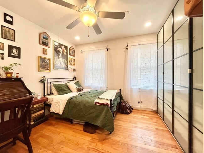 Building Photo - Amazing 5 bed 2.5 bath in Allston... BROKER FEE PAID NY LANDLORD!!