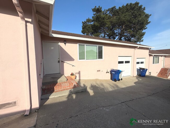 Building Photo - Fully Remodeled 3BR/1.5BA Duplex Unit w/ Garage in South San Francisco