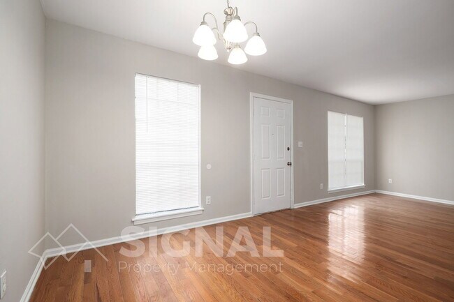 Building Photo - 1827 Huntington Dr