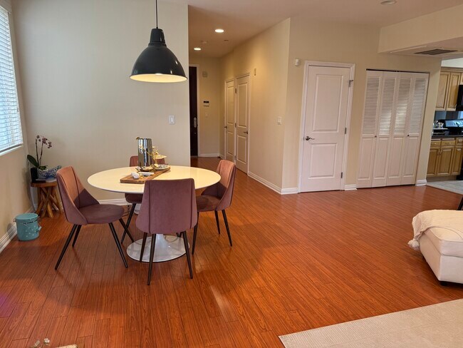 Building Photo - 1845 Beloit Ave