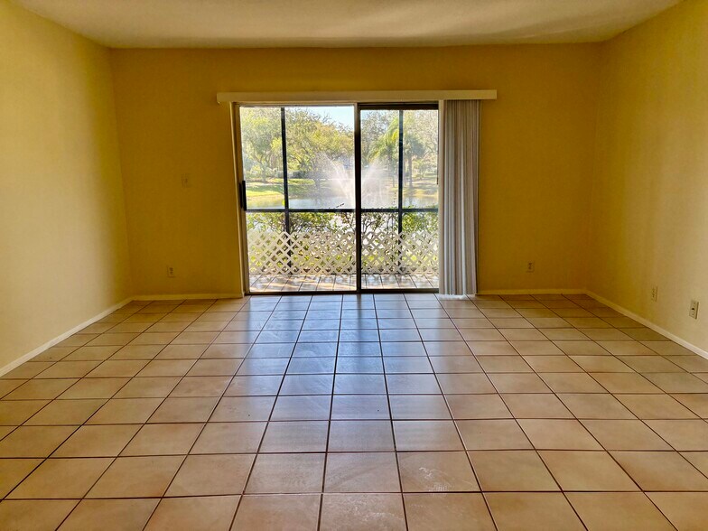 Building Photo - 2717 S Oakland Forest Dr