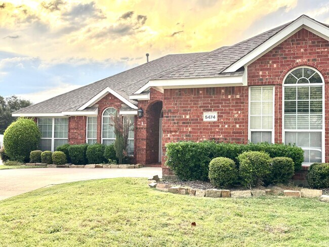 Building Photo - 5474 Golfside Dr