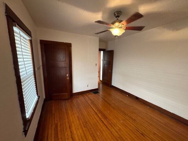 Building Photo - 2026 King Ave