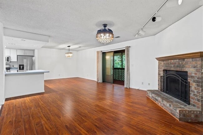 Building Photo - 2205 Surrey Ct