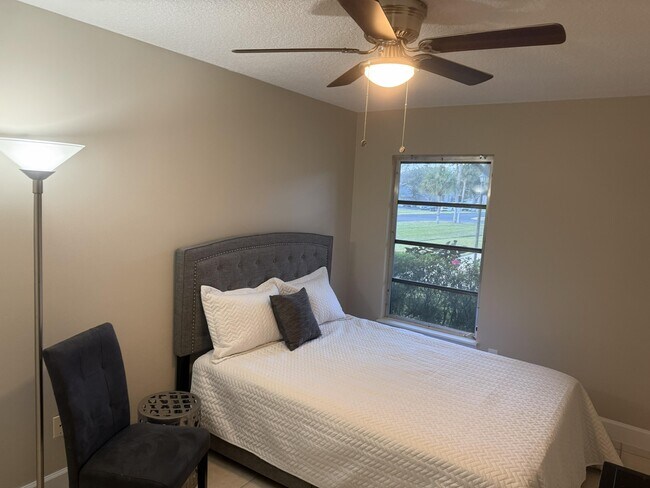 Building Photo - 3957 NW Cinnamon Tree Cir