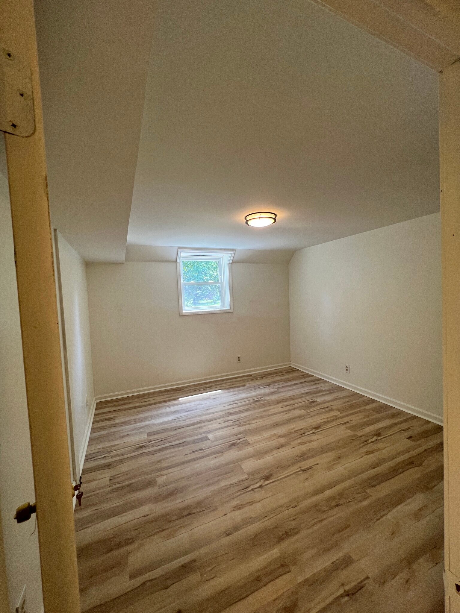 Building Photo - 2210 Shamrock Dr