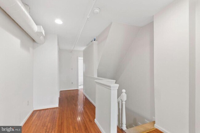 Building Photo - 104 N 2nd St