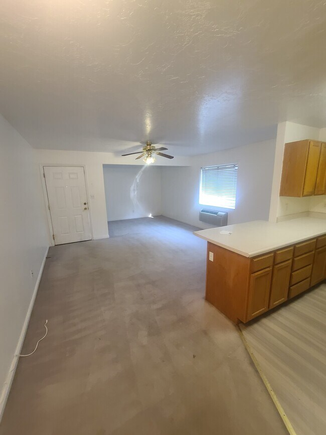 Building Photo - Twin Pines Apartments