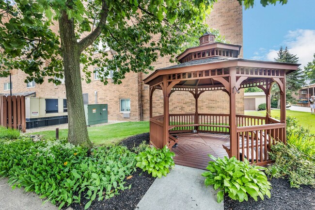 Building Photo - Campbell Court Apartments