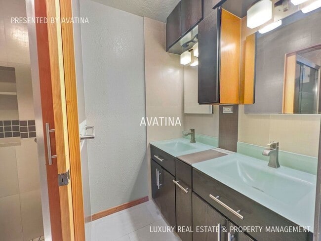 Building Photo - 736 N Kuakini St