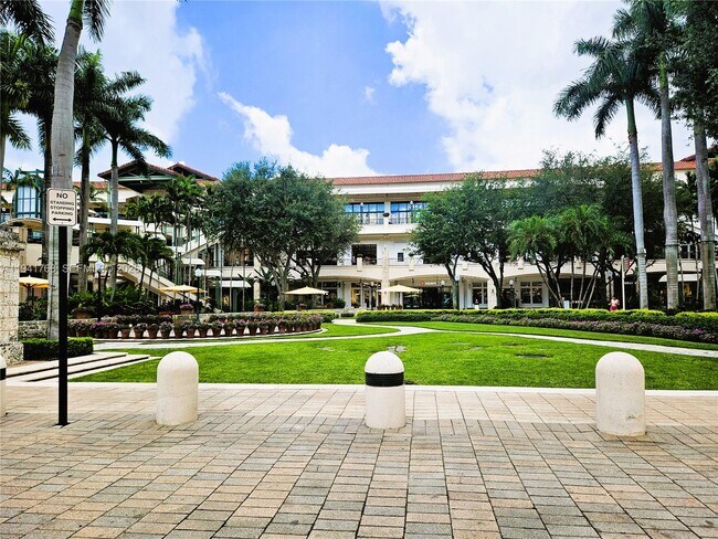 Building Photo - 104 Santander Ave