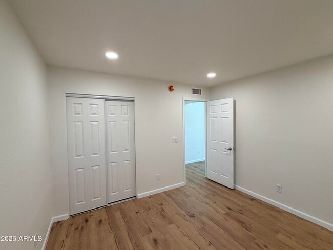 Building Photo - 6038 S Alameda Rd