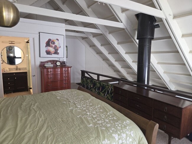 Building Photo - Quiet furnished cabin for ski lease