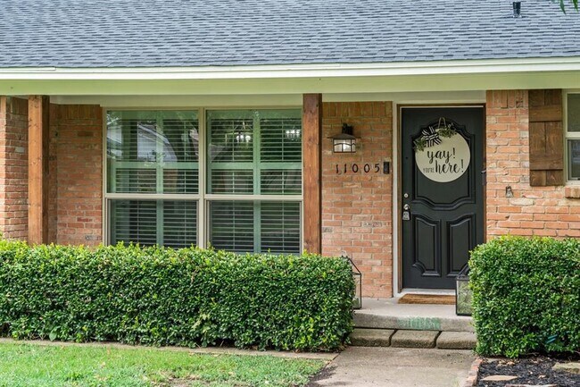 Building Photo - 11005 Carissa Dr