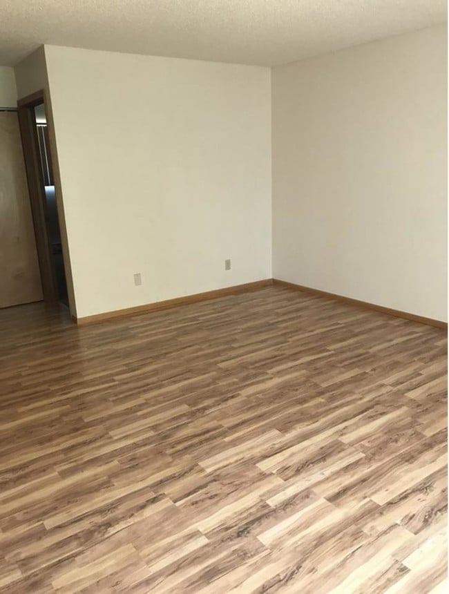 Pleasant Hills Apartments 523 Pleasant Ave Oregon City OR 97045