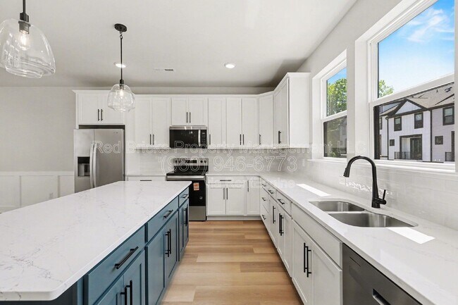 Building Photo - 7920 Sansom Cir