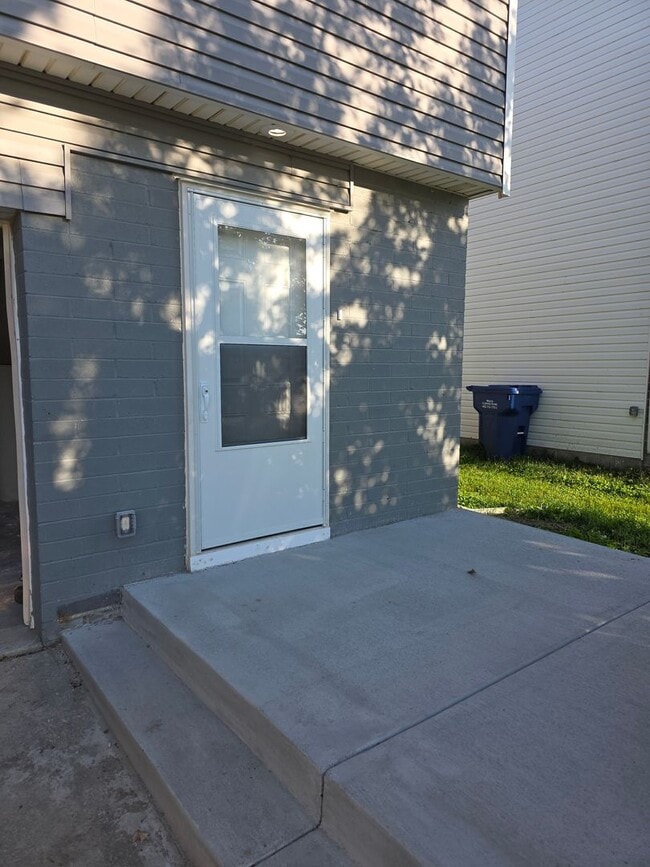 Building Photo - Duplex For Rent! Valley NE