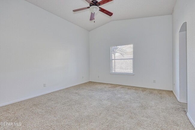 Building Photo - 14325 Woods Point Ave