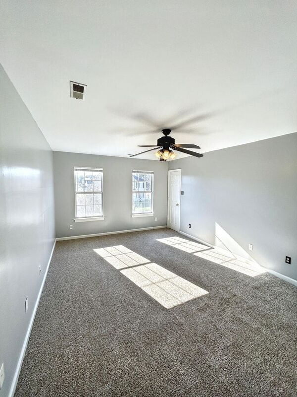 Building Photo - 6005 Almond Creek N Ln