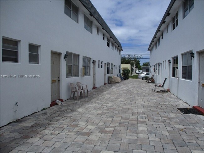 Building Photo - 1949 Taylor St