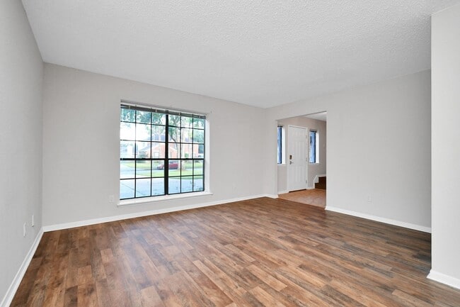 Building Photo - 8823 High Haven Dr