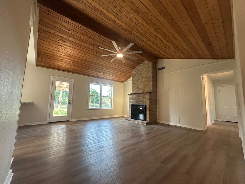 Building Photo - 241 Buck Square St