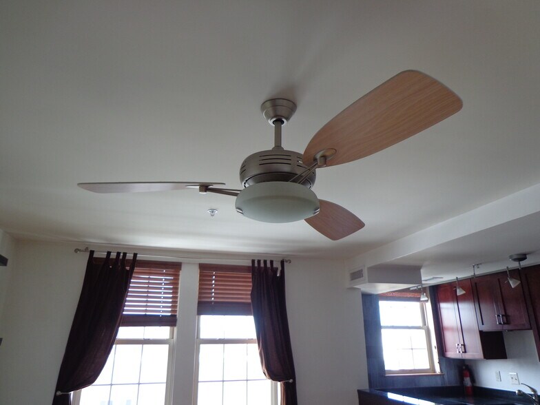 Living room ceiling fan - 1417 Newton St NW