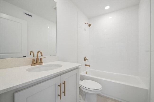 Building Photo - 15219 Hamlin Pk Dr