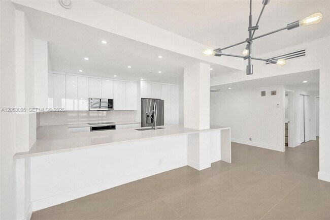Building Photo - 251 Crandon Blvd