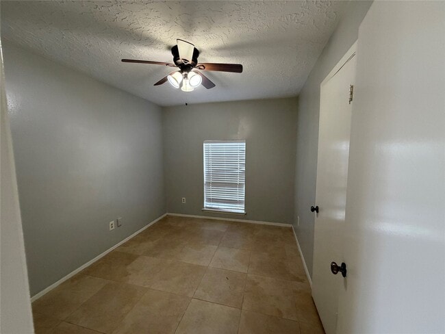 Building Photo - 2815 Fir Crest Ct