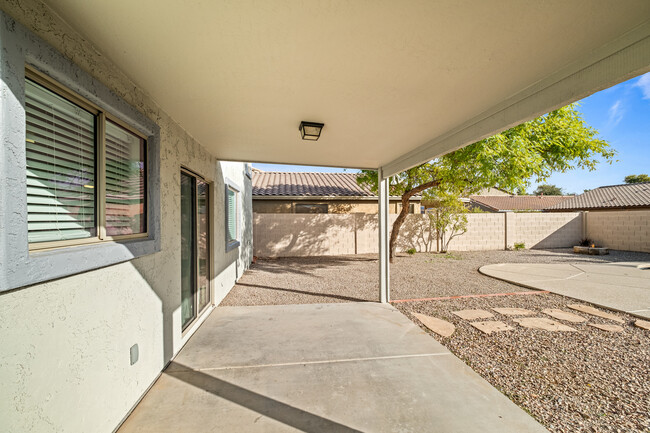 Building Photo - 1657 E Anastasia St