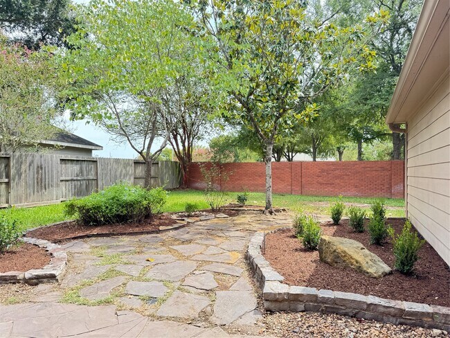Building Photo - 6926 Hearthside Dr
